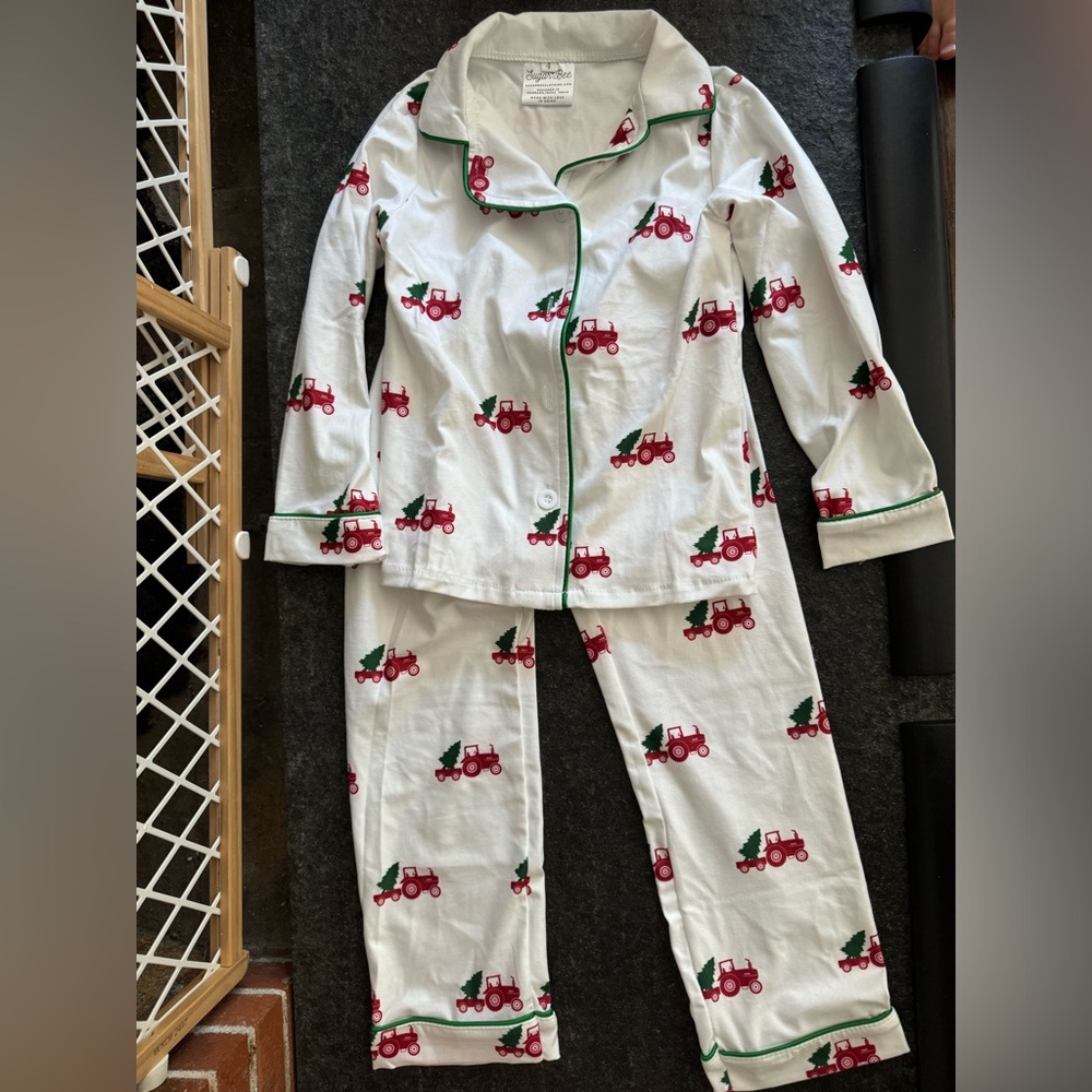 Sugar Bee holiday pajamas size 4- new never worn!